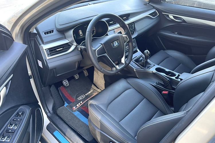Used Geely Auto Vision S1 2018 1.5L Manual FENGXING Model Interior 3