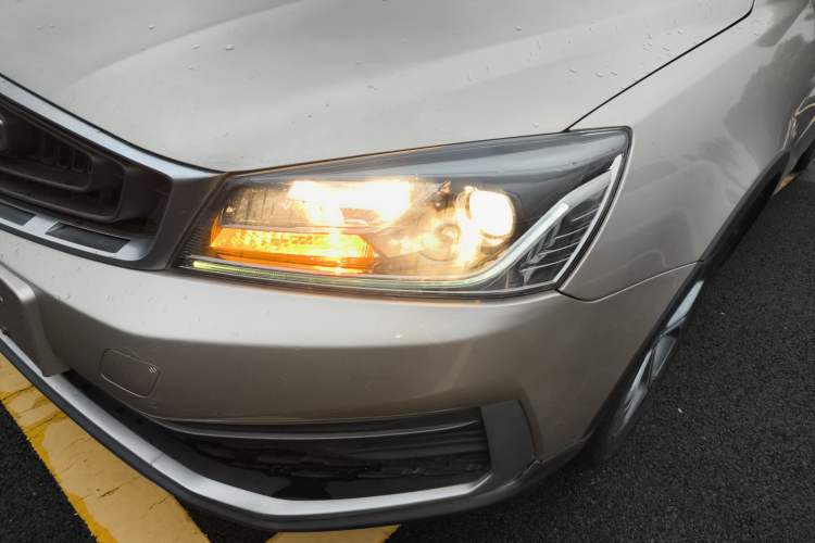 Used Geely Auto Vision S1 2018 1.4T CVT FENGXING Model Left Front Headlight