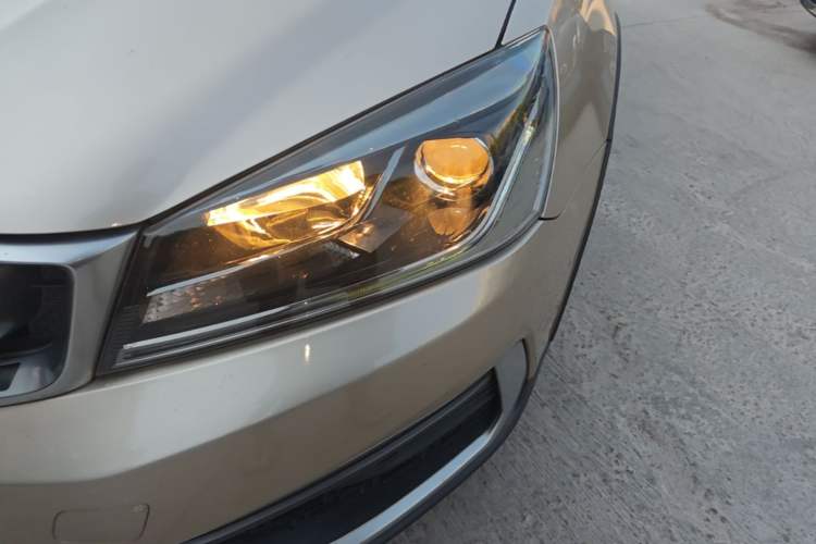 Used Geely Auto Vision S1 2018 1.4T CVT FENGXING Model Left Front Headlight