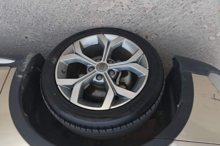 Used Geely Auto Vision S1 2018 1.4T CVT FENGXING Model Left Front Wheel Hub