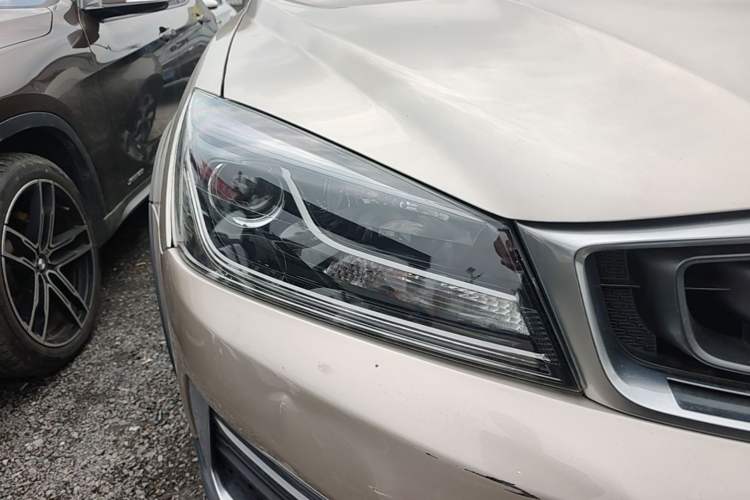 Used Geely Auto Vision S1 2018 1.5L CVT FENGXING Model Right Front Headlight