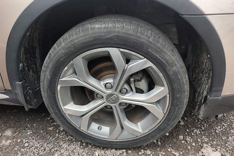 Used Geely Auto Vision S1 2018 1.5L CVT FENGXING Model Right Front Wheel Hub