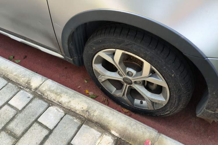 Used Geely Auto Vision S1 2018 1.4T CVT FENGXING Model Right Front Wheel Hub