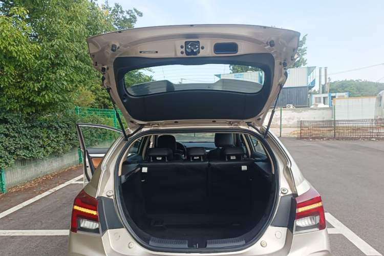 Used Geely Auto Vision S1 2018 1.4T CVT FENGXING Model Trunk