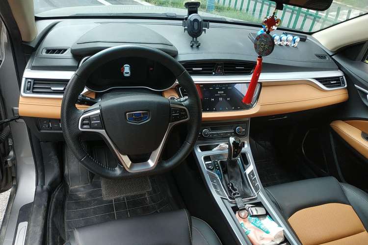 Used Geely Auto Vision S1 2018 1.4T CVT FENGXING Model Center Console