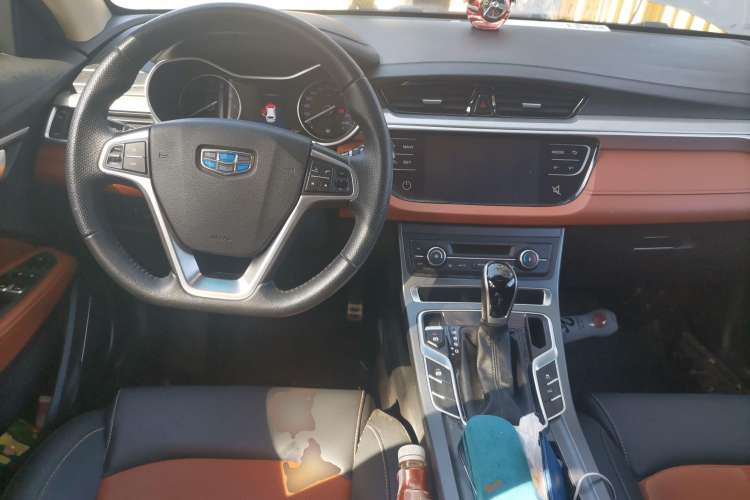 Used Geely Auto Vision S1 2018 1.5L CVT Fongchi Model Center Console