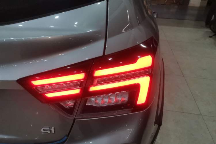 Used Geely Auto Vision S1 2018 1.4T CVT FENGXING Model Exterior 6
