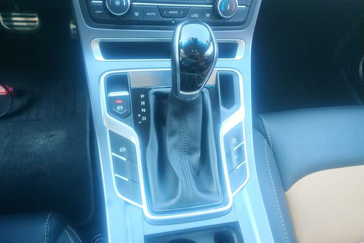 Used Geely Auto Vision S1 2018 1.4T CVT FENGXING Model Gear Lever