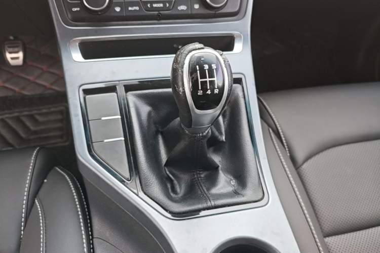 Used Geely Auto Vision S1 2018 1.5L Manual FENGXING Model Gear Lever