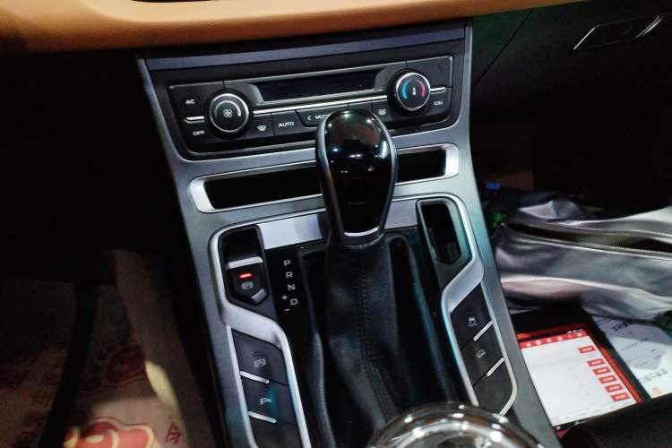 Used Geely Auto Vision S1 2018 1.4T CVT Fēngruì Model Gear Lever
