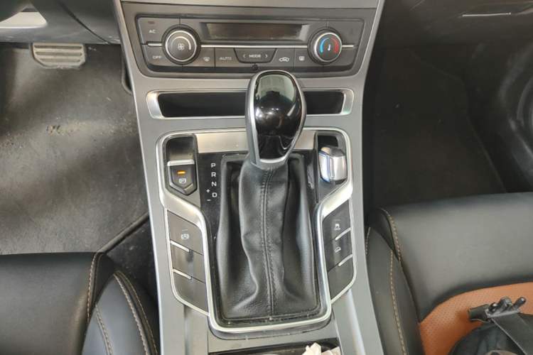 Used Geely Auto Vision S1 2018 1.5L CVT FENGXING Model Gear Lever
