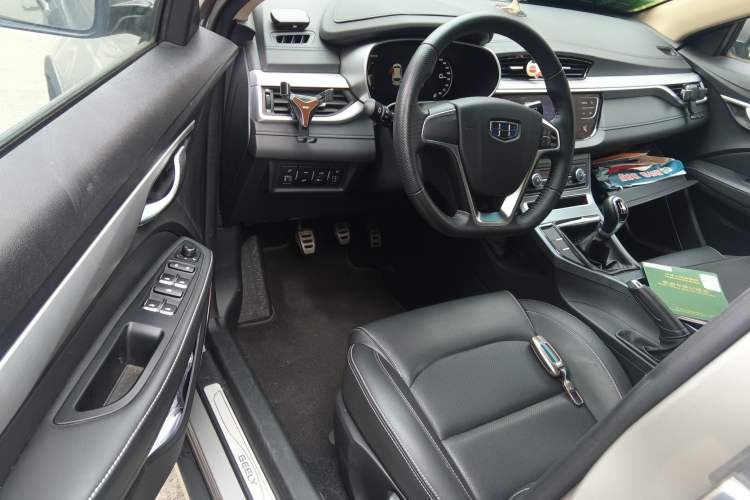 Used Geely Auto Vision S1 2018 1.5L Manual FENGXING Model Interior 3