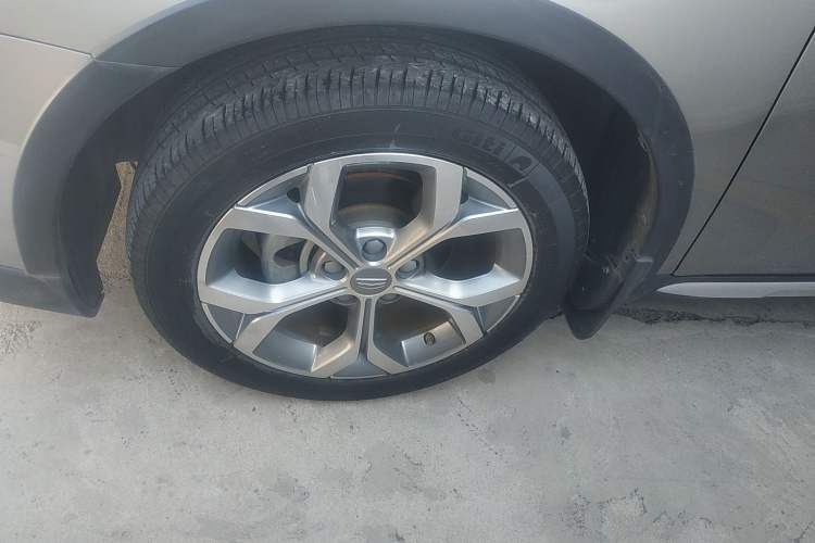 Used Geely Auto Vision S1 2018 1.4T CVT FENGXING Model Left Front Wheel Hub
