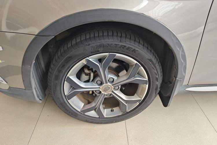 Used Geely Auto Vision S1 2018 1.5L CVT FENGXING Model Left Front Wheel Hub