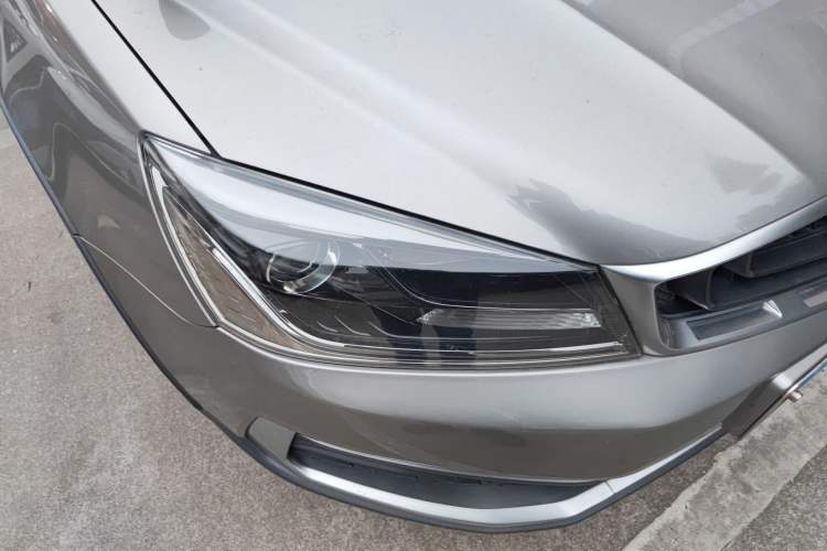 Used Geely Auto Vision S1 2018 1.4T CVT FENGXING Model Right Front Headlight