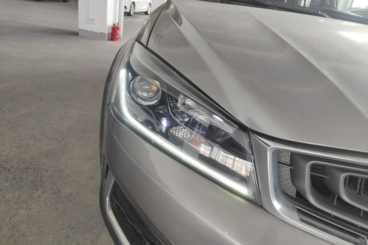 Used Geely Auto Vision S1 2018 1.5L CVT FENGXING Model Right Front Headlight