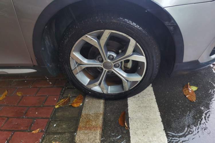 Used Geely Auto Vision S1 2018 1.4T CVT FENGXING Model Right Front Wheel Hub
