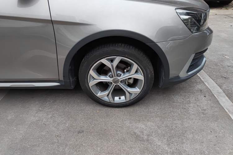 Used Geely Auto Vision S1 2018 1.4T CVT FENGXING Model Right Front Wheel Hub