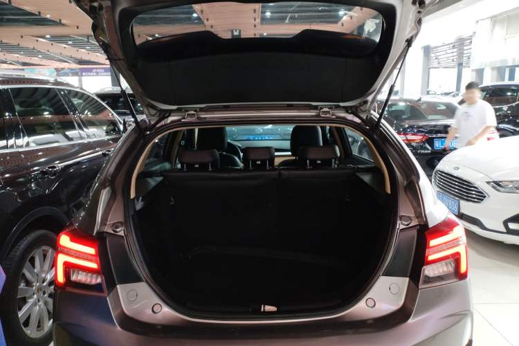 Used Geely Auto Vision S1 2018 1.4T CVT Fēngruì Model Trunk