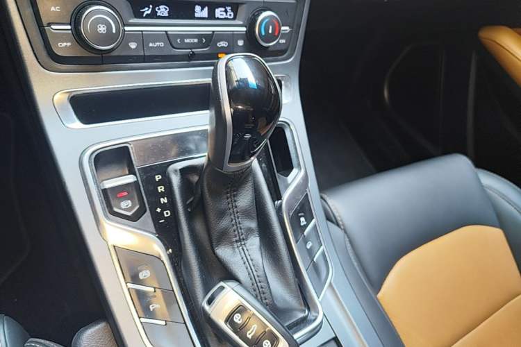 Used Geely Auto Vision S1 2018 1.4T CVT Fēngruì Model Gear Lever