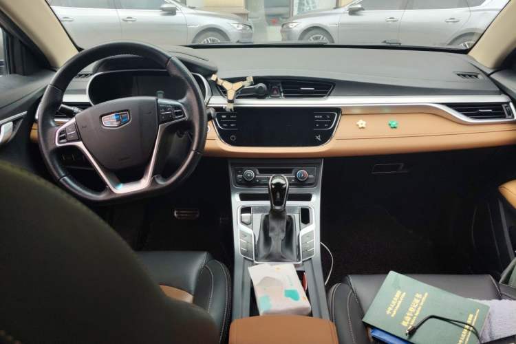 Used Geely Auto Vision S1 2018 1.4T CVT FENGXING Model Center Console