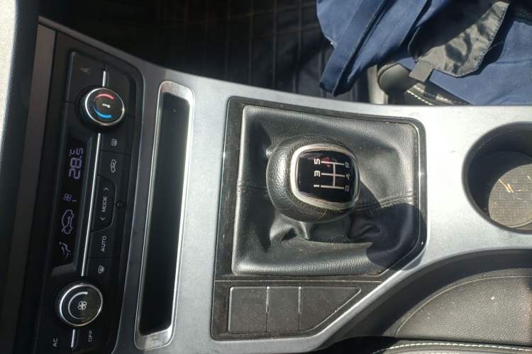 Used Geely Auto Vision S1 2018 1.5L Manual FENGXING Model Gear Lever