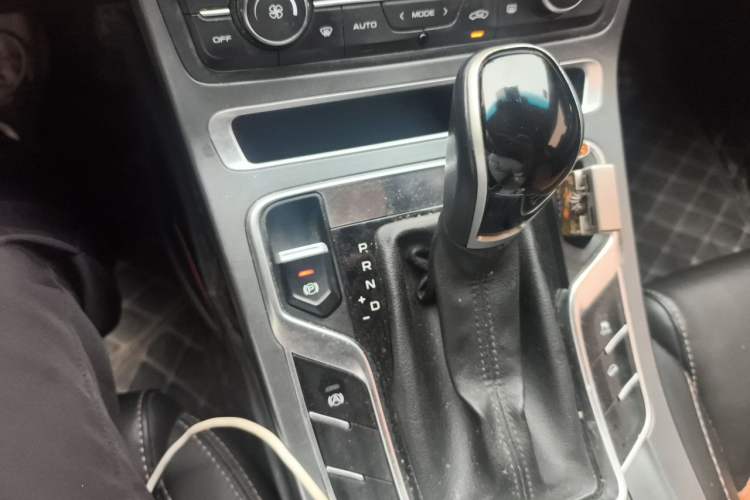Used Geely Auto Vision S1 2018 1.4T CVT FENGXING Model Gear Lever