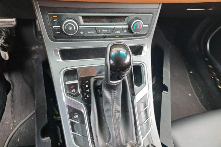 Used Geely Auto Vision S1 2018 1.4T CVT FENGXING Model Gear Lever