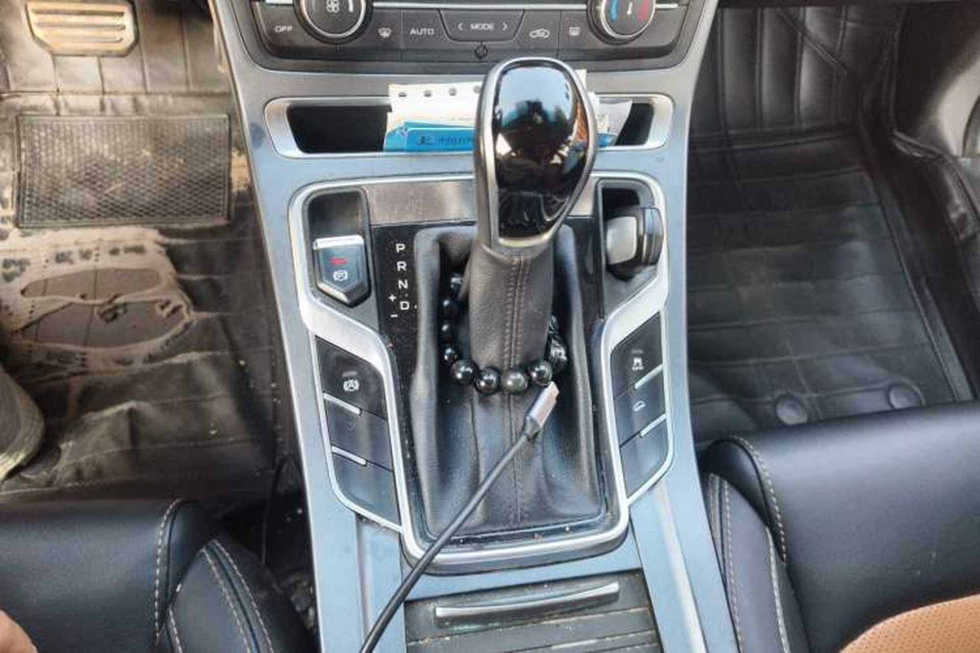 Used Geely Auto Vision S1 2018 1.4T CVT FENGXING Model Gear Lever