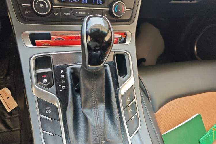 Used Geely Auto Vision S1 2018 1.4T CVT FENGXING Model Gear Lever