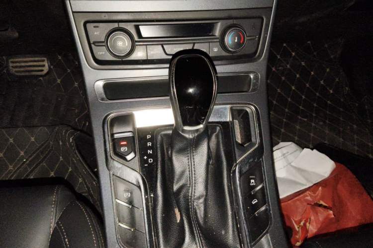Used Geely Auto Vision S1 2018 1.4T CVT Fengchi Model Gear Lever