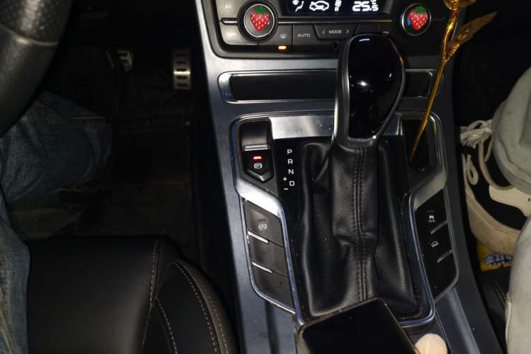 Used Geely Auto Vision S1 2018 1.4T CVT FENGXING Model Gear Lever
