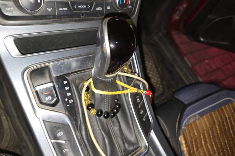 Used Geely Auto Vision S1 2018 1.4T CVT Fēngruì Model Gear Lever