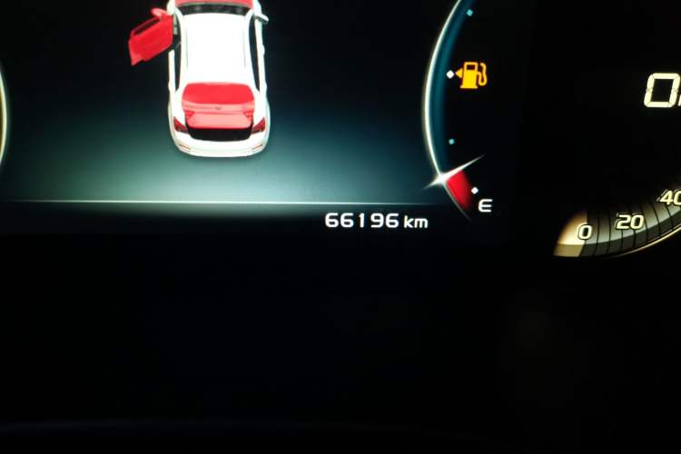 Used Geely Auto Vision S1 2018 1.4T CVT FENGXING Model Odometer Close Up