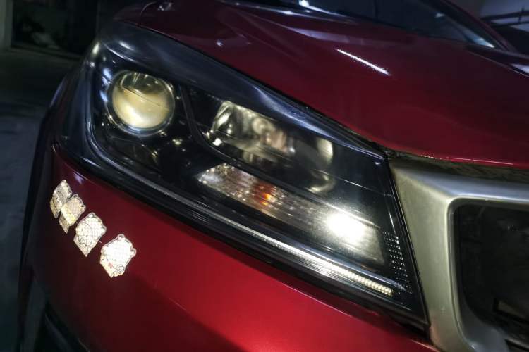 Used Geely Auto Vision S1 2018 1.4T CVT FENGXING Model Right Front Headlight