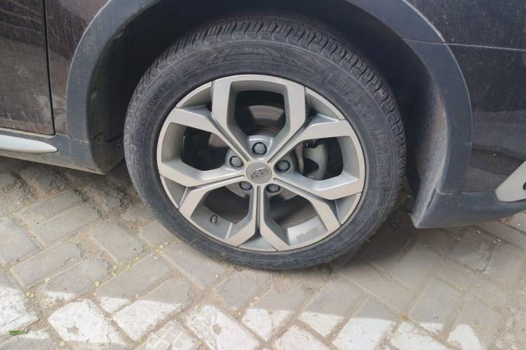 Used Geely Auto Vision S1 2018 1.4T CVT FENGXING Model Right Front Wheel Hub