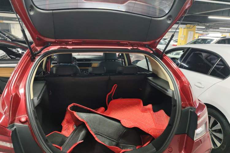 Used Geely Auto Vision S1 2018 1.4T CVT Fengchi Model Trunk