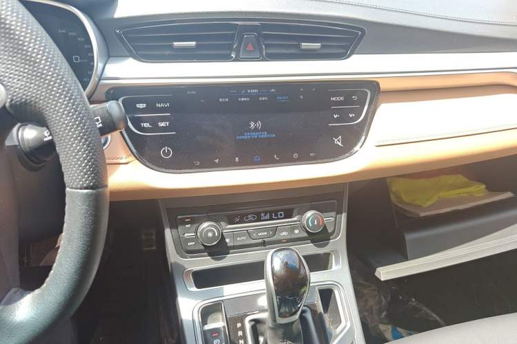 Used Geely Auto Vision S1 2018 1.4T CVT FENGXING Model Audio And AC Panel