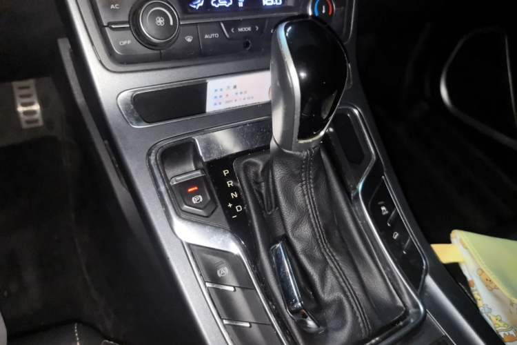 Used Geely Auto Vision S1 2018 1.4T CVT FENGXING Model Gear Lever