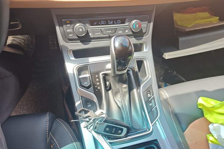 Used Geely Auto Vision S1 2018 1.4T CVT FENGXING Model Gear Lever
