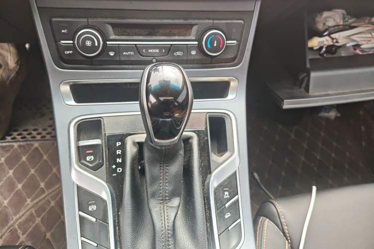 Used Geely Auto Vision S1 2018 1.4T CVT FENGXING Model Gear Lever