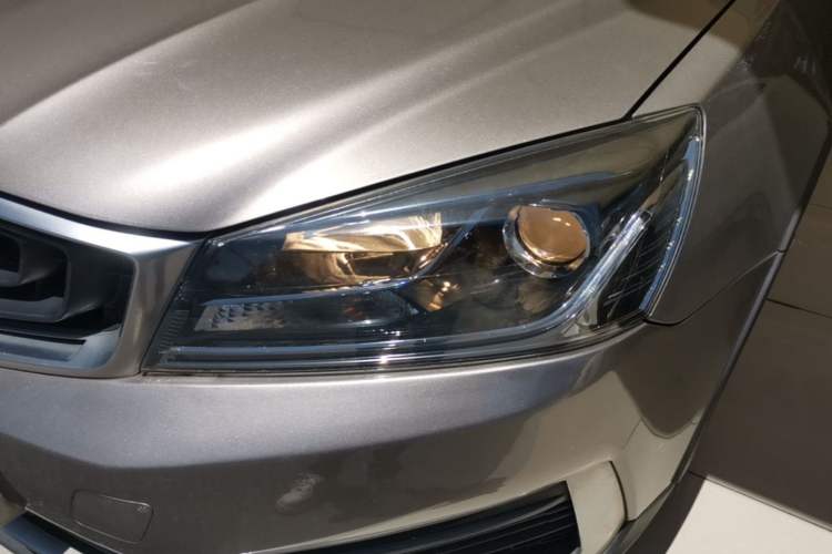 Used Geely Auto Vision S1 2018 1.4T CVT FENGXING Model Left Front Headlight