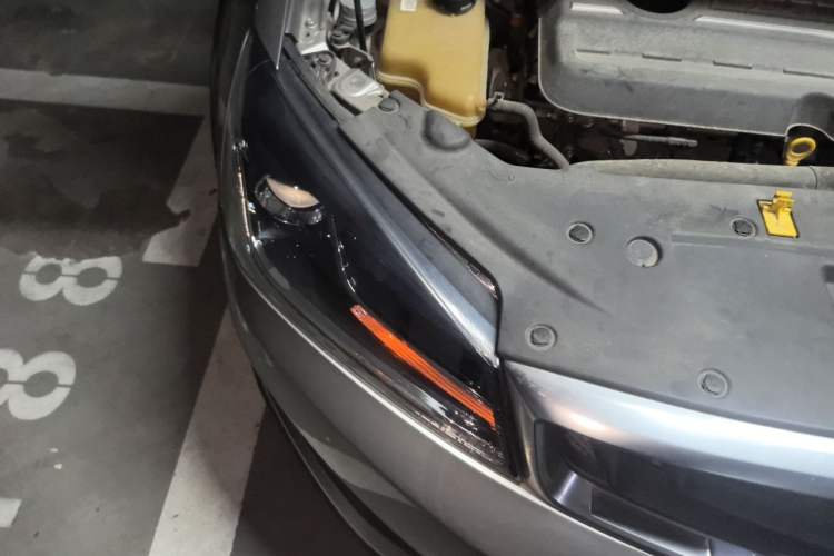 Used Geely Auto Vision S1 2018 1.4T CVT FENGXING Model Right Front Headlight