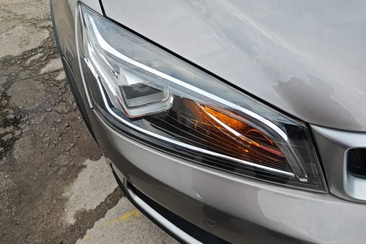 Used Geely Auto Vision S1 2018 1.4T CVT Fēngruì Model Right Front Headlight