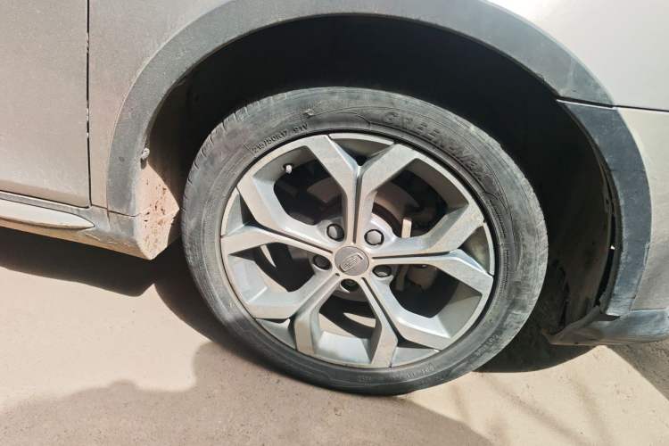 Used Geely Auto Vision S1 2018 1.4T CVT Fēngruì Model Right Front Wheel Hub