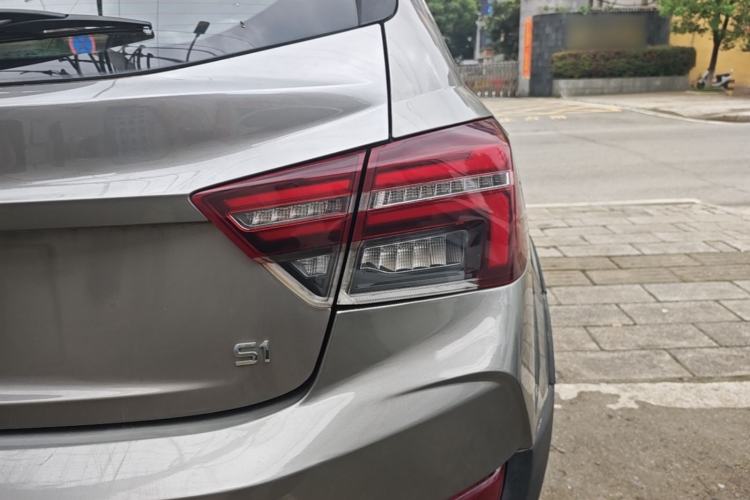 Used Geely Auto Vision S1 2018 1.4T CVT FENGXING Model Right Rear Taillight