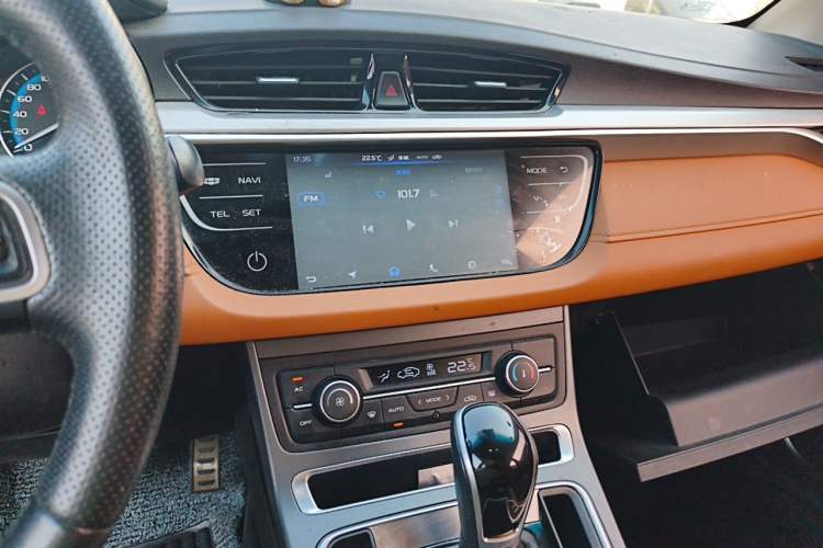 Used Geely Auto Vision S1 2018 1.4T CVT Fengchi Model Audio And AC Panel