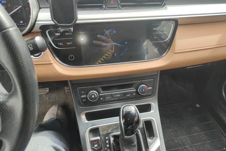 Used Geely Auto Vision S1 2018 1.4T CVT Fengchi Model Audio And AC Panel