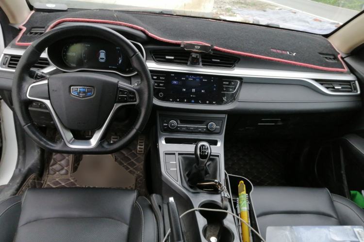 Used Geely Auto Vision S1 2018 1.5L Manual FENGXING Model Center Console