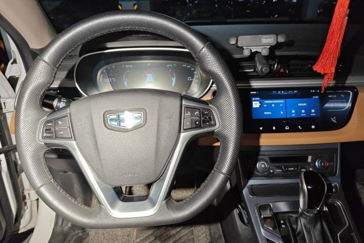 Used Geely Auto Vision S1 2018 1.4T CVT FENGXING Model Center Console